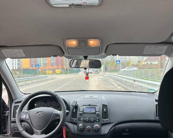 Серый Хендай i30, объемом двигателя 1.4 л и пробегом 154 тыс. км за 6300 $, фото 16 на Automoto.ua