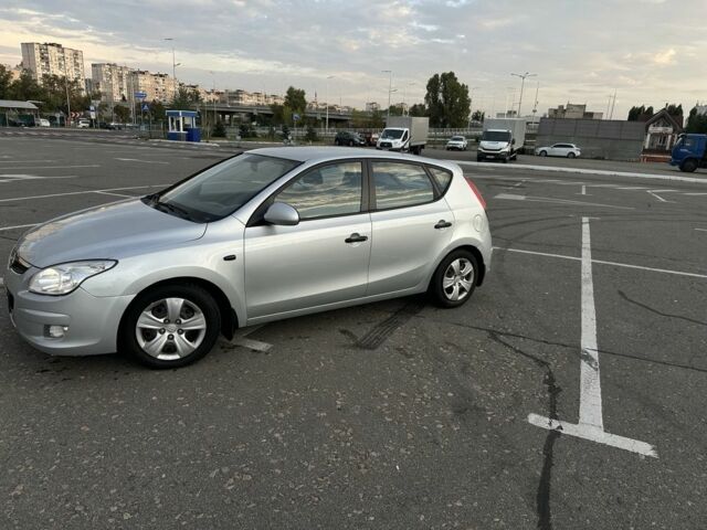 Серый Хендай i30, объемом двигателя 1.6 л и пробегом 198 тыс. км за 6800 $, фото 6 на Automoto.ua