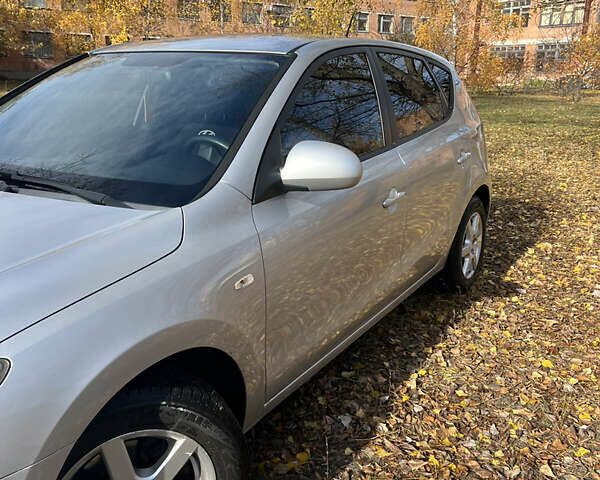Сірий Хендай i30, об'ємом двигуна 1.59 л та пробігом 177 тис. км за 7499 $, фото 2 на Automoto.ua