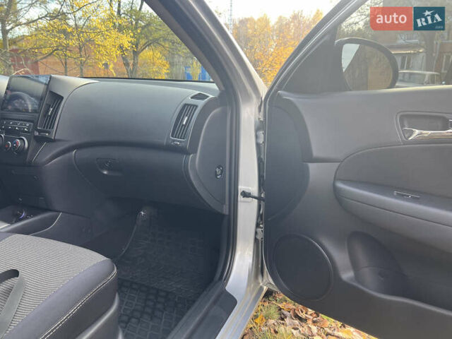 Сірий Хендай i30, об'ємом двигуна 1.59 л та пробігом 177 тис. км за 7499 $, фото 9 на Automoto.ua
