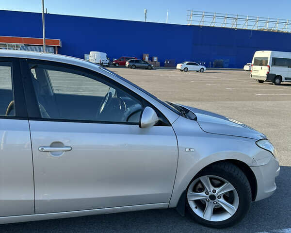 Серый Хендай i30, объемом двигателя 1.58 л и пробегом 190 тыс. км за 6400 $, фото 8 на Automoto.ua