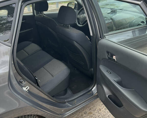 Серый Хендай i30, объемом двигателя 1.4 л и пробегом 154 тыс. км за 6300 $, фото 24 на Automoto.ua