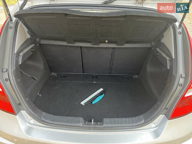 Сірий Хендай i30, об'ємом двигуна 1.59 л та пробігом 177 тис. км за 7499 $, фото 10 на Automoto.ua