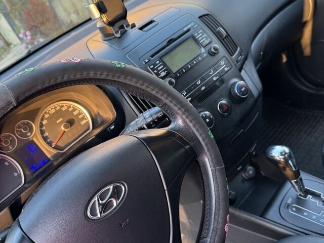 Сірий Хендай i30, об'ємом двигуна 1.6 л та пробігом 180 тис. км за 6500 $, фото 7 на Automoto.ua