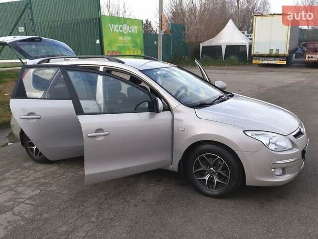 Серый Хендай i30, объемом двигателя 1.58 л и пробегом 260 тыс. км за 5950 $, фото 6 на Automoto.ua