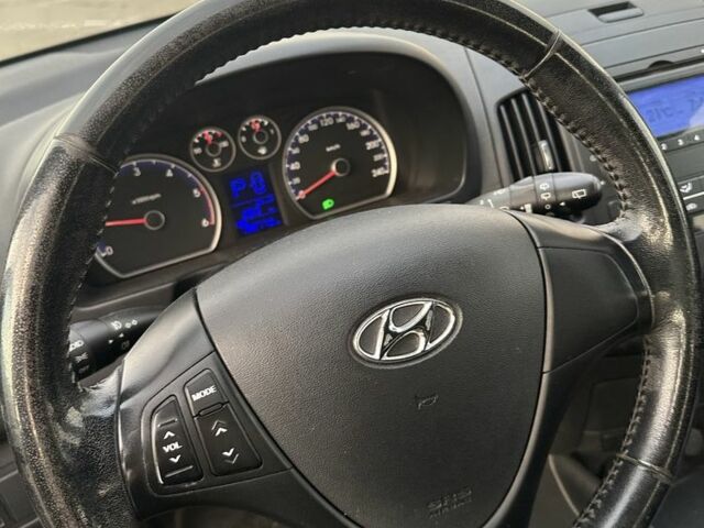 Серый Хендай i30, объемом двигателя 1.6 л и пробегом 198 тыс. км за 6800 $, фото 2 на Automoto.ua