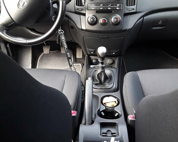 Сірий Хендай i30, об'ємом двигуна 1.6 л та пробігом 108 тис. км за 8600 $, фото 11 на Automoto.ua