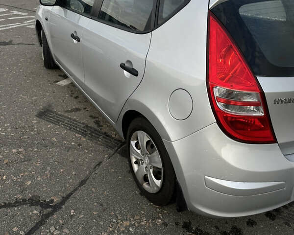 Сірий Хендай i30, об'ємом двигуна 1.58 л та пробігом 196 тис. км за 7000 $, фото 3 на Automoto.ua