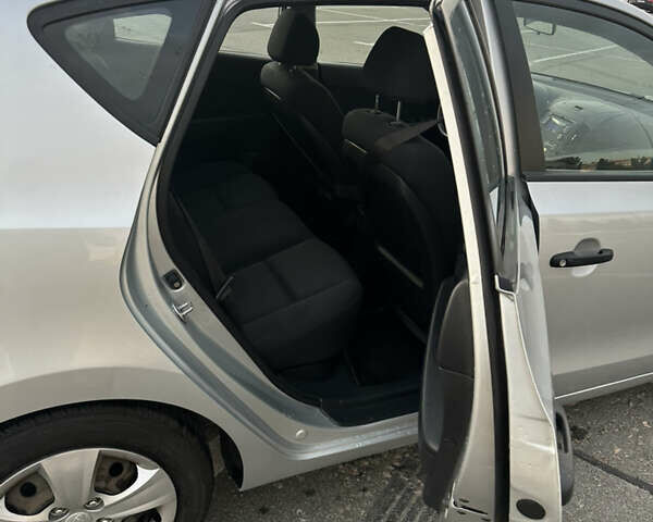 Сірий Хендай i30, об'ємом двигуна 1.58 л та пробігом 196 тис. км за 7000 $, фото 17 на Automoto.ua