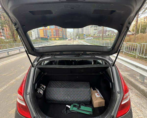 Серый Хендай i30, объемом двигателя 1.4 л и пробегом 154 тыс. км за 6300 $, фото 21 на Automoto.ua