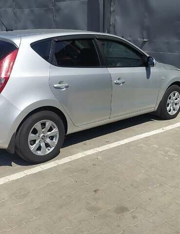 Сірий Хендай i30, об'ємом двигуна 1.58 л та пробігом 260 тис. км за 6500 $, фото 3 на Automoto.ua