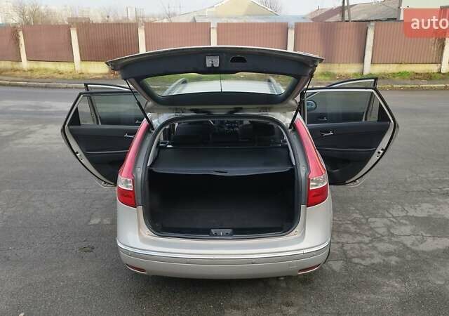 Серый Хендай i30, объемом двигателя 1.58 л и пробегом 260 тыс. км за 5950 $, фото 8 на Automoto.ua