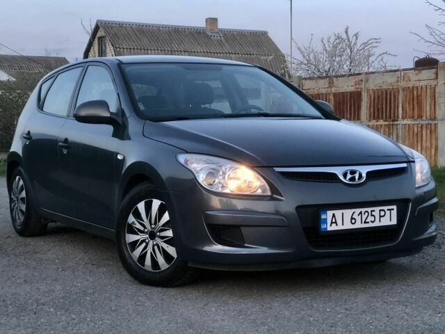 Сірий Хендай i30, об'ємом двигуна 1.6 л та пробігом 180 тис. км за 4600 $, фото 1 на Automoto.ua