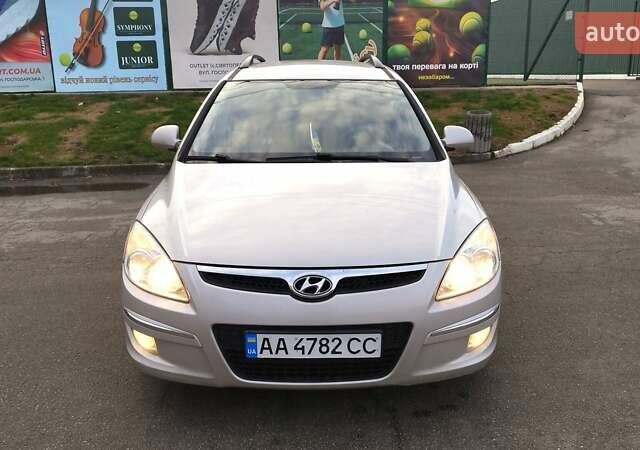 Серый Хендай i30, объемом двигателя 1.58 л и пробегом 260 тыс. км за 5950 $, фото 4 на Automoto.ua