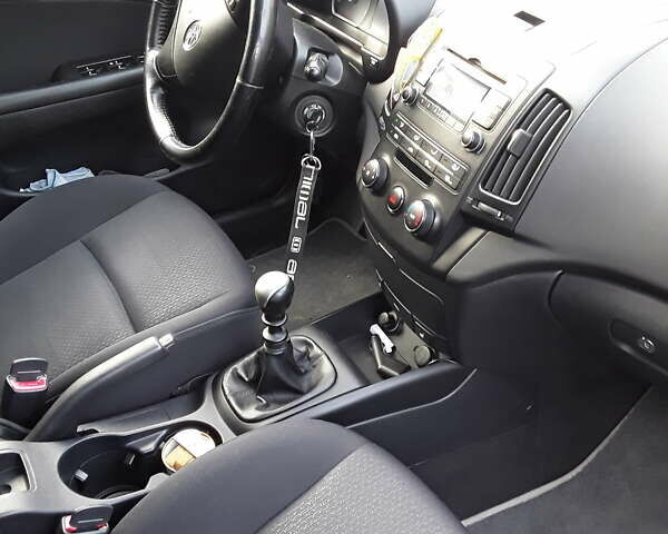 Сірий Хендай i30, об'ємом двигуна 1.6 л та пробігом 108 тис. км за 8600 $, фото 10 на Automoto.ua