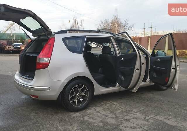 Серый Хендай i30, объемом двигателя 1.58 л и пробегом 260 тыс. км за 5950 $, фото 7 на Automoto.ua