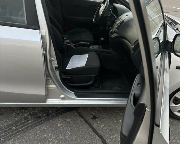 Сірий Хендай i30, об'ємом двигуна 1.58 л та пробігом 196 тис. км за 7000 $, фото 18 на Automoto.ua