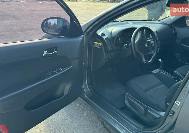 Сірий Хендай i30, об'ємом двигуна 1.6 л та пробігом 128 тис. км за 6500 $, фото 14 на Automoto.ua
