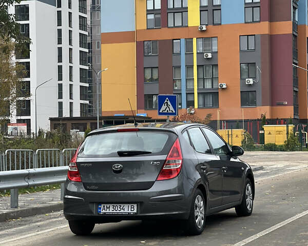 Серый Хендай i30, объемом двигателя 1.4 л и пробегом 154 тыс. км за 6300 $, фото 8 на Automoto.ua
