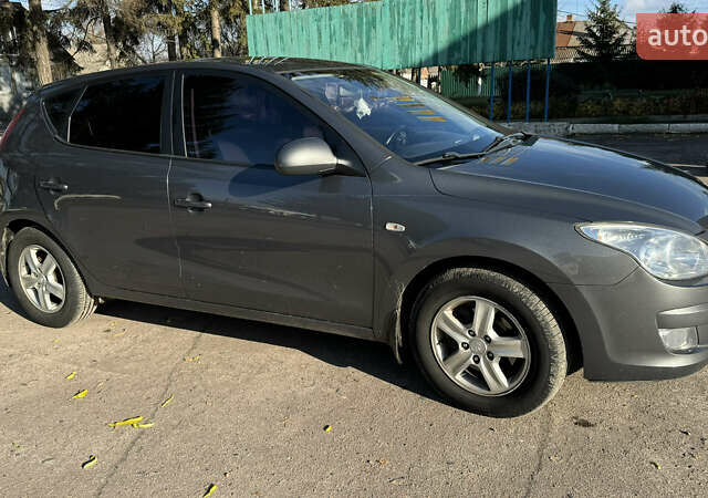 Сірий Хендай i30, об'ємом двигуна 1.6 л та пробігом 128 тис. км за 6500 $, фото 4 на Automoto.ua