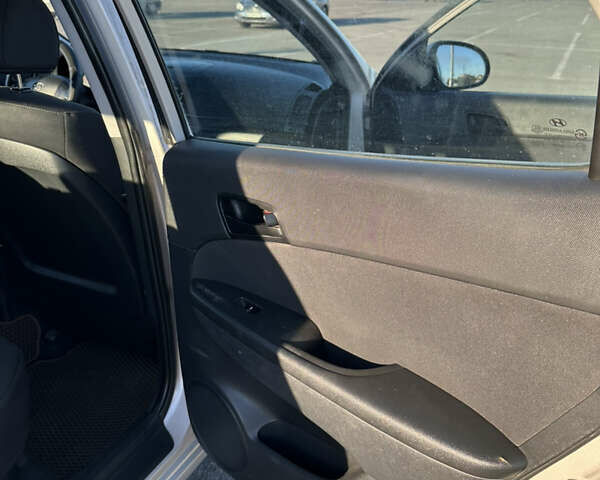 Серый Хендай i30, объемом двигателя 1.58 л и пробегом 190 тыс. км за 6400 $, фото 19 на Automoto.ua