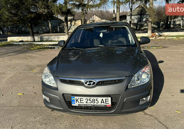 Сірий Хендай i30, об'ємом двигуна 1.6 л та пробігом 128 тис. км за 6500 $, фото 1 на Automoto.ua