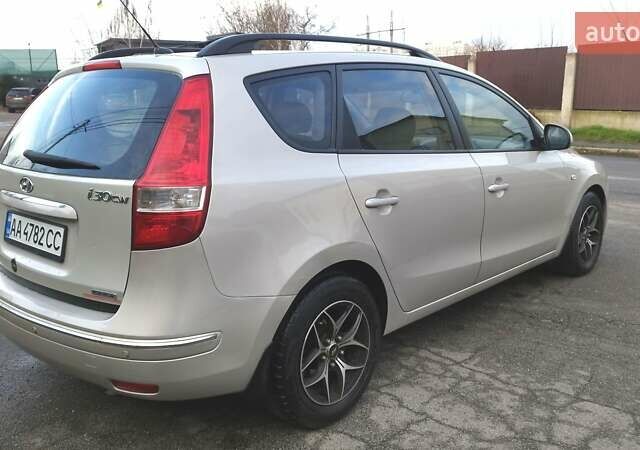 Серый Хендай i30, объемом двигателя 1.58 л и пробегом 260 тыс. км за 5950 $, фото 1 на Automoto.ua