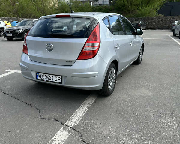 Сірий Хендай i30, об'ємом двигуна 1.6 л та пробігом 205 тис. км за 6500 $, фото 4 на Automoto.ua