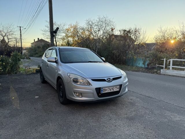Сірий Хендай i30, об'ємом двигуна 1.6 л та пробігом 180 тис. км за 6500 $, фото 2 на Automoto.ua