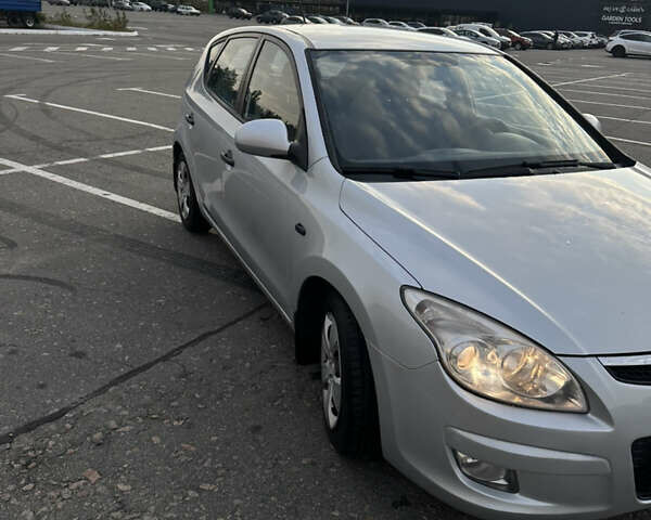 Сірий Хендай i30, об'ємом двигуна 1.58 л та пробігом 196 тис. км за 7000 $, фото 20 на Automoto.ua