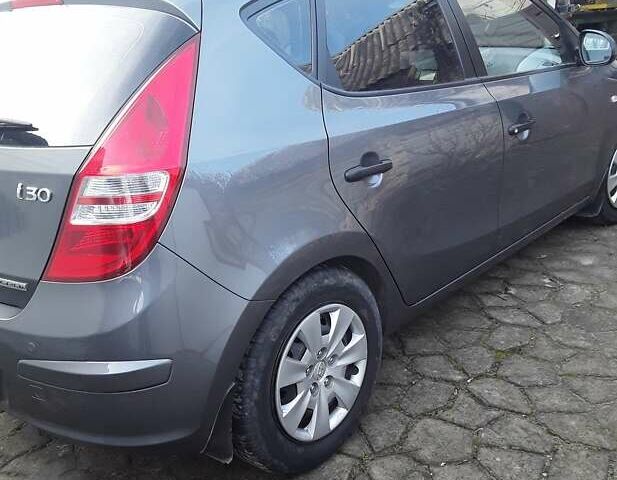 Сірий Хендай i30, об'ємом двигуна 1.6 л та пробігом 108 тис. км за 8600 $, фото 3 на Automoto.ua
