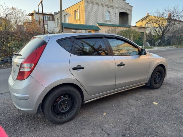 Сірий Хендай i30, об'ємом двигуна 1.6 л та пробігом 180 тис. км за 6500 $, фото 1 на Automoto.ua
