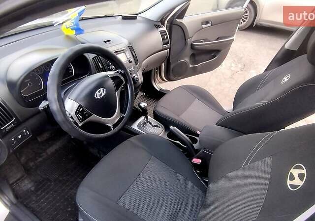 Серый Хендай i30, объемом двигателя 1.58 л и пробегом 260 тыс. км за 5950 $, фото 13 на Automoto.ua