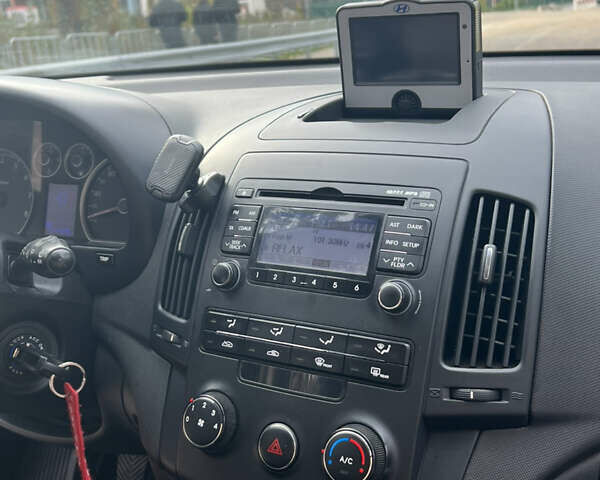 Серый Хендай i30, объемом двигателя 1.4 л и пробегом 154 тыс. км за 6300 $, фото 19 на Automoto.ua