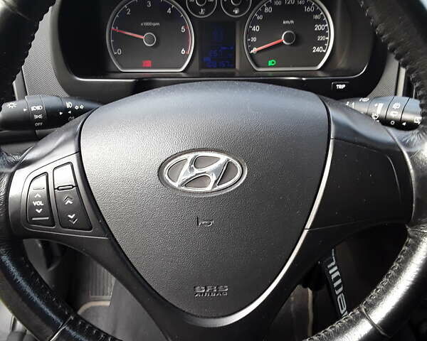 Сірий Хендай i30, об'ємом двигуна 1.6 л та пробігом 108 тис. км за 8600 $, фото 18 на Automoto.ua