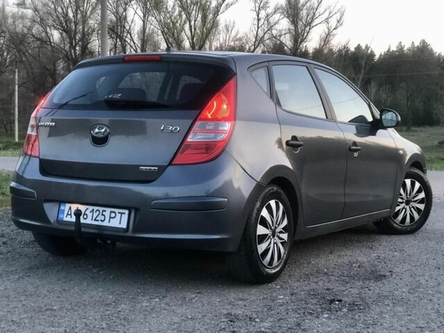 Сірий Хендай i30, об'ємом двигуна 1.6 л та пробігом 180 тис. км за 4600 $, фото 4 на Automoto.ua