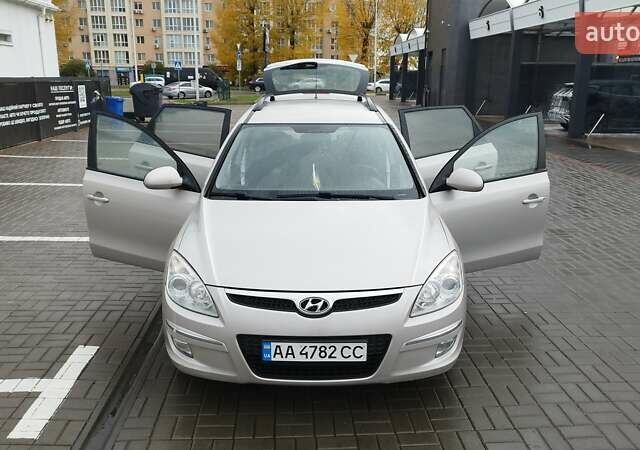 Серый Хендай i30, объемом двигателя 1.58 л и пробегом 260 тыс. км за 5999 $, фото 7 на Automoto.ua