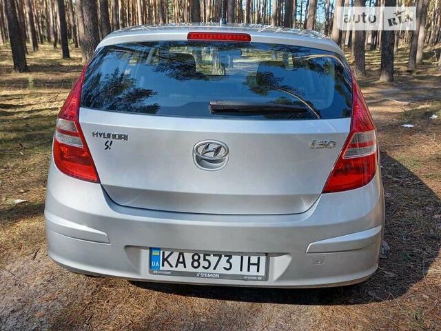 Серый Хендай i30, объемом двигателя 1.4 л и пробегом 151 тыс. км за 6300 $, фото 2 на Automoto.ua