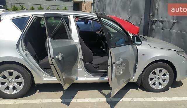 Сірий Хендай i30, об'ємом двигуна 1.58 л та пробігом 260 тис. км за 6500 $, фото 5 на Automoto.ua