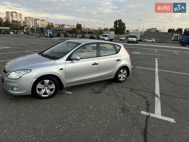 Сірий Хендай i30, об'ємом двигуна 1.58 л та пробігом 196 тис. км за 7000 $, фото 23 на Automoto.ua