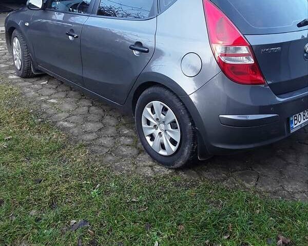 Сірий Хендай i30, об'ємом двигуна 1.6 л та пробігом 108 тис. км за 8600 $, фото 7 на Automoto.ua