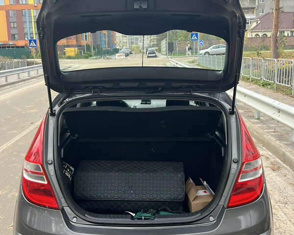 Серый Хендай i30, объемом двигателя 1.4 л и пробегом 154 тыс. км за 6300 $, фото 20 на Automoto.ua