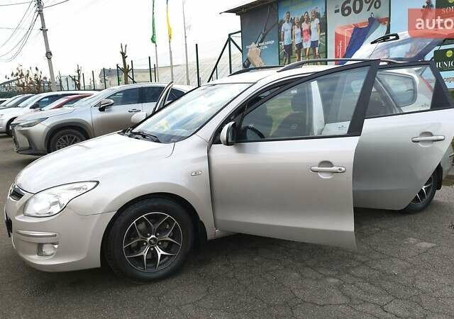 Серый Хендай i30, объемом двигателя 1.58 л и пробегом 260 тыс. км за 5950 $, фото 5 на Automoto.ua