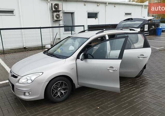 Серый Хендай i30, объемом двигателя 1.58 л и пробегом 260 тыс. км за 5999 $, фото 9 на Automoto.ua