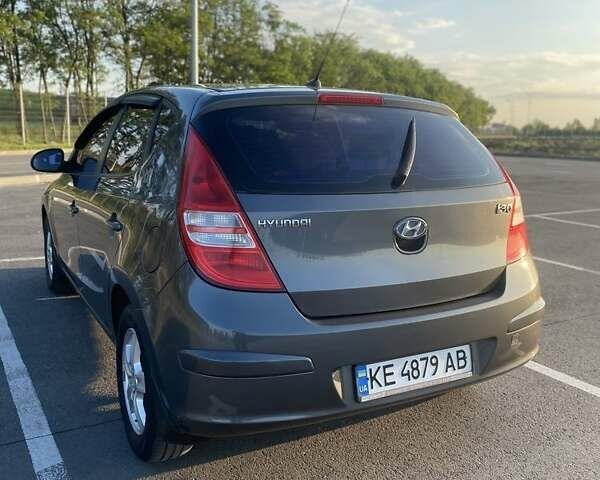 Серый Хендай i30, объемом двигателя 1.6 л и пробегом 212 тыс. км за 5800 $, фото 2 на Automoto.ua