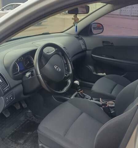Серый Хендай i30, объемом двигателя 1.4 л и пробегом 190 тыс. км за 6400 $, фото 5 на Automoto.ua