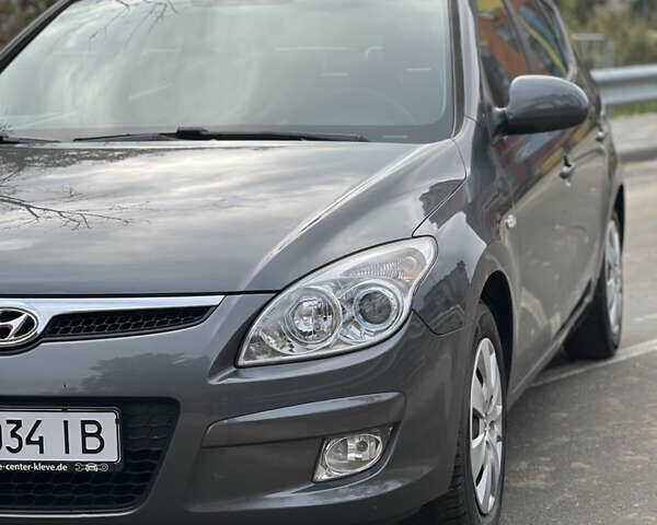 Серый Хендай i30, объемом двигателя 1.4 л и пробегом 154 тыс. км за 6300 $, фото 3 на Automoto.ua