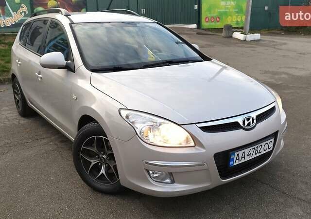 Серый Хендай i30, объемом двигателя 1.58 л и пробегом 260 тыс. км за 5950 $, фото 2 на Automoto.ua