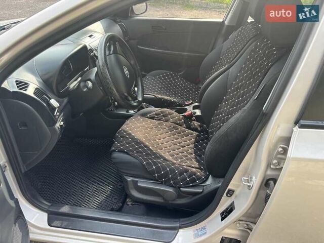 Сірий Хендай i30, об'ємом двигуна 1.4 л та пробігом 210 тис. км за 5500 $, фото 9 на Automoto.ua