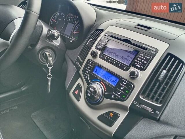 Серый Хендай i30, объемом двигателя 1.6 л и пробегом 187 тыс. км за 5199 $, фото 3 на Automoto.ua